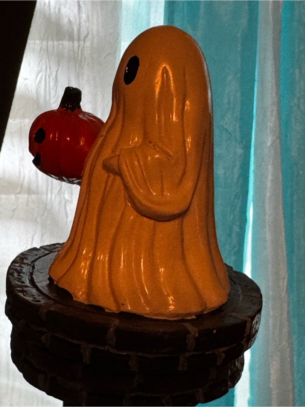 Halloween Ghost Paper Towel Holder - Black and White - Picture 6 of 8